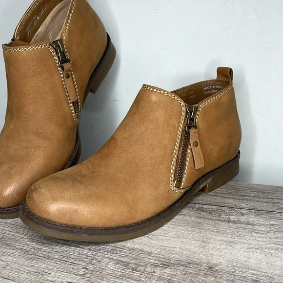 NWOT Hush Puppies Mazin Cayto Ankle Boot size 7 - Picture 2 of 8